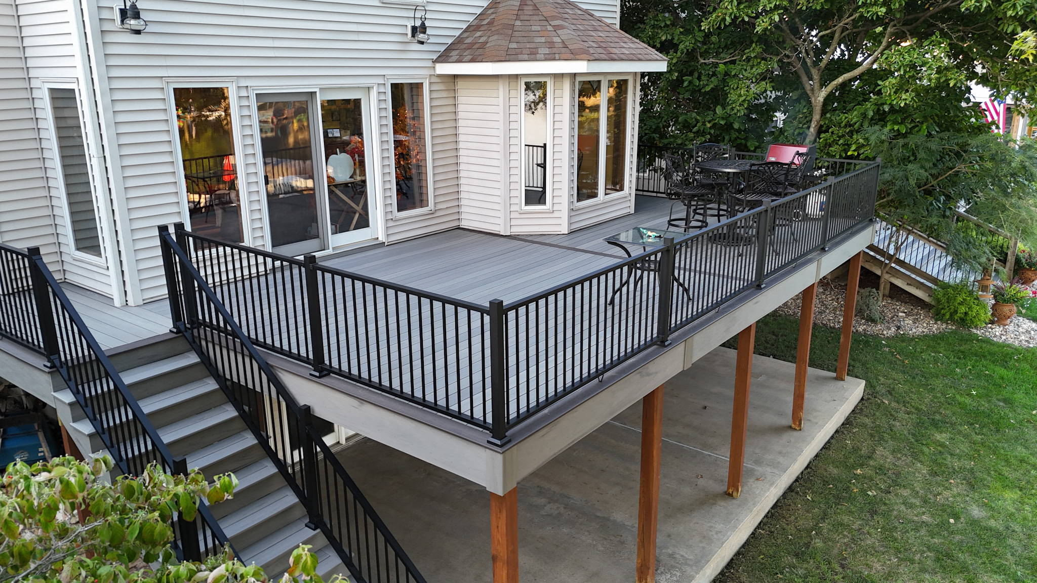 Composite Deck with Aluminum Railing