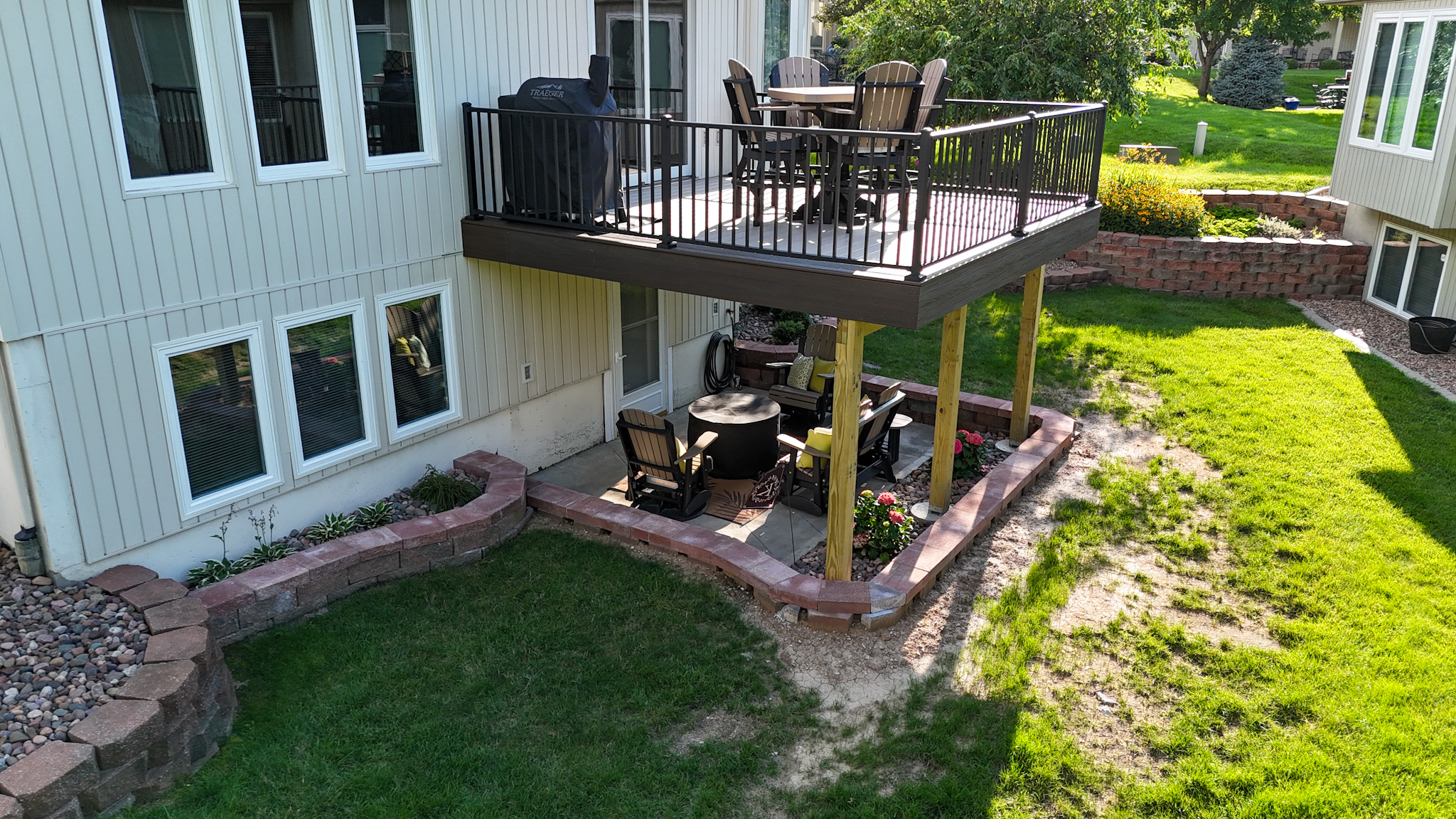 Composite Deck with Aluminum Railing