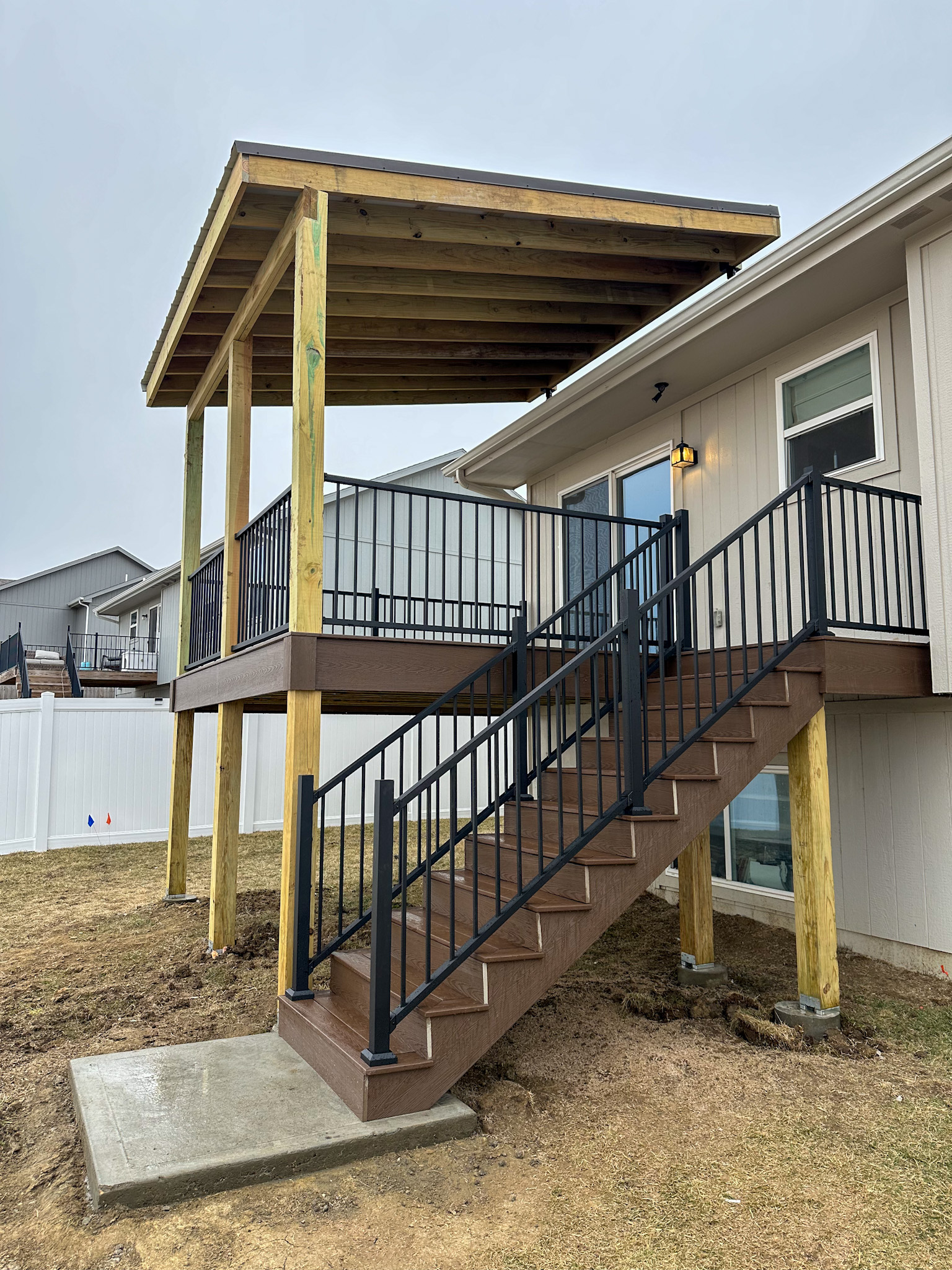 Composite Deck with Aluminum Railing and Roof