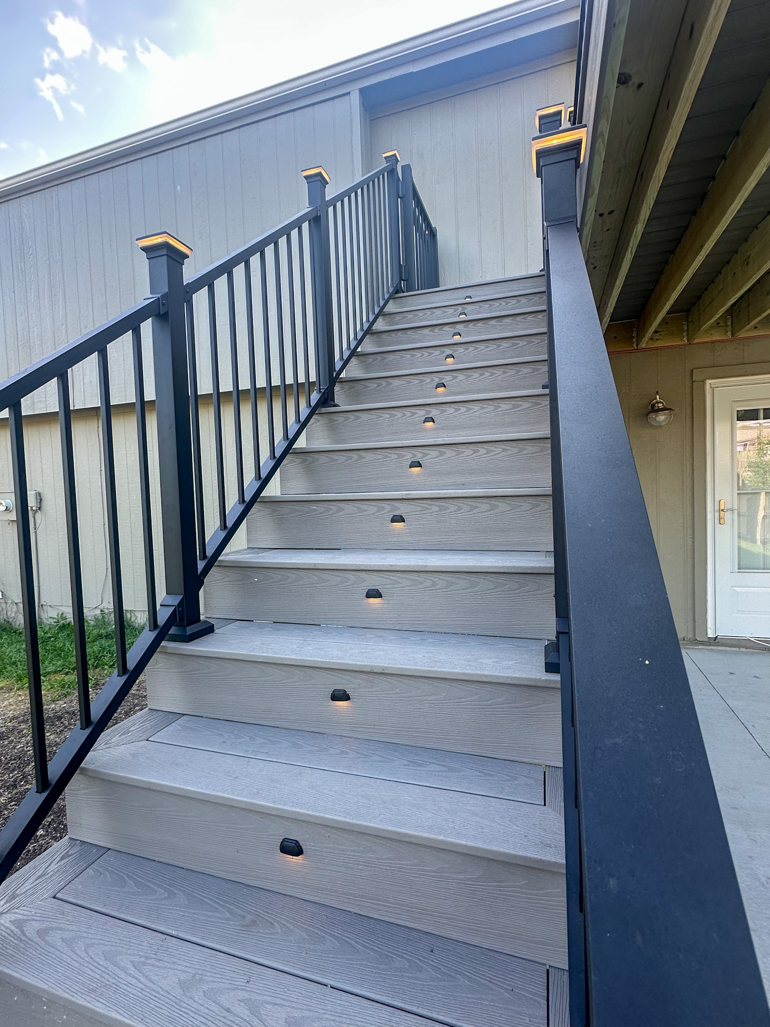 Composite Deck with Aluminum Railing