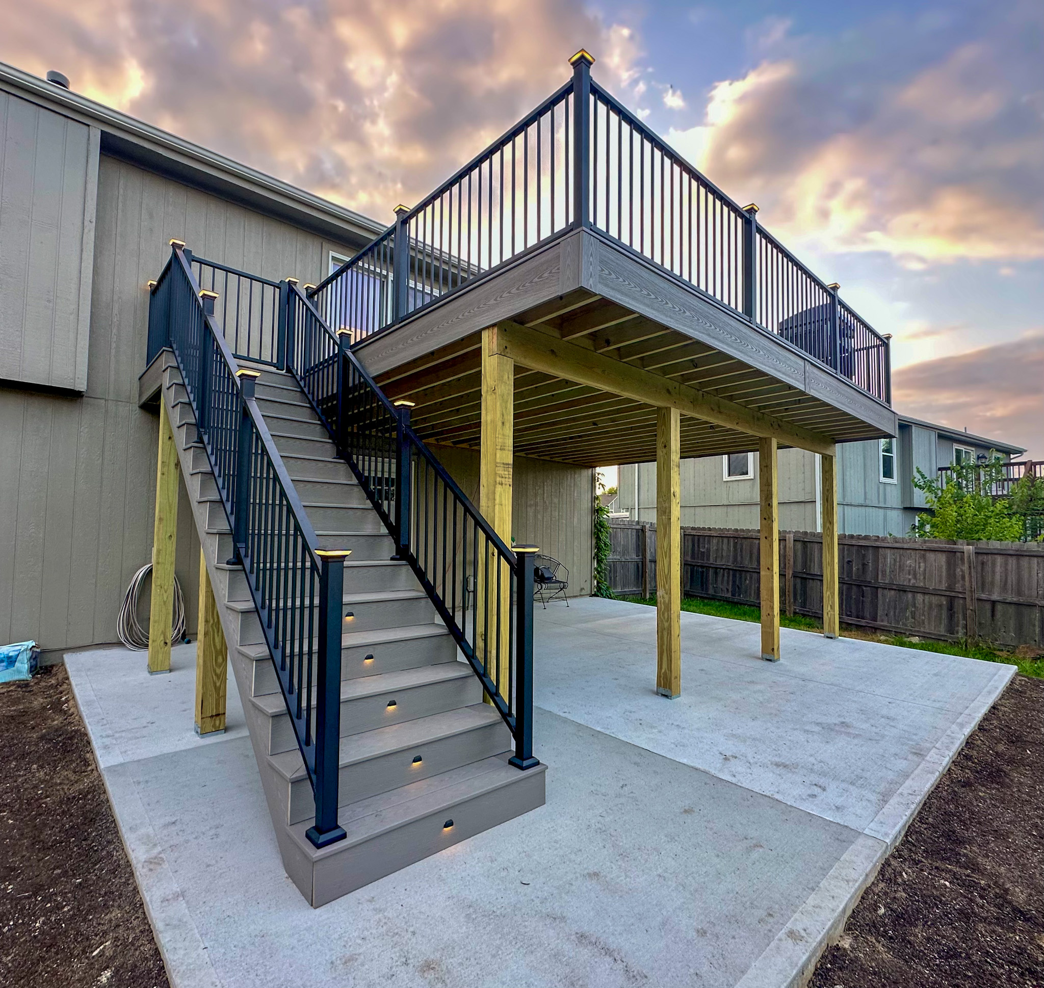 Composite Deck with Aluminum Railing
